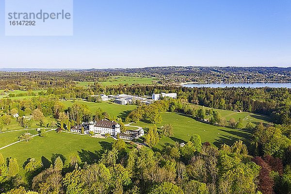 Schloss Höhenried und Klinik Höhenried  bei Bernried am Starnberger See  Drohnenaufnahme  Fünfseenland  Oberbayern  Bayern  Deutschland  Europa