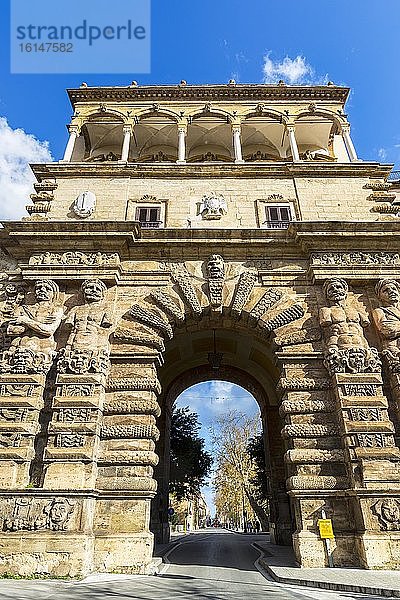 Stadttor Porta Nuova in der Altstadt  Palermo  Sizilien  Italien  Europa