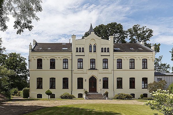 Historisches Gutshaus von Bülow  heute Ferienwohnungen  Kühlungsborn-Kägsdorf  Ostsee  Mecklenburg-Vorpommern  Deutschland  Europa