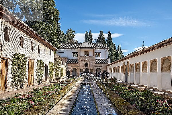 Patio de la Acequia  Gärten des Generalife  Palacio de Generalife  Alhambra  UNESCO Weltkulturerbe  Granada  Andalusien  Spanien  Europa