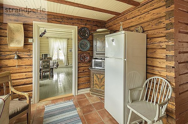 Innenaufnahme Wohnraum traditionelles norwegisches Holzhaus  Nordland  Norwegen  Europa