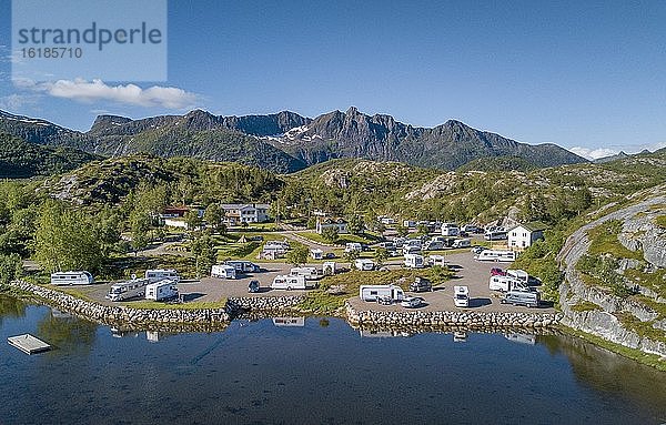 Norwegischer Campingplatz auf den Lofoten  Nordland  Norwegen  Europa