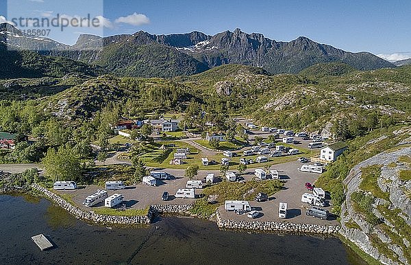 Norwegischer Campingplatz auf den Lofoten  Nordland  Norwegen  Europa