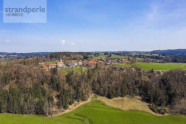 Ortschaft Hechenberg  Gemeinde Dietramszell  Tölzer Land  Oberbayern  Bayern  Deutschland  Europa