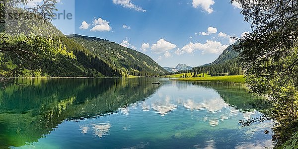 Vilsalpsee im Naturschutzgebiet Vilsalpsee  Tannheimer Tal  Allgäu  Tirol  Österreich  Europa