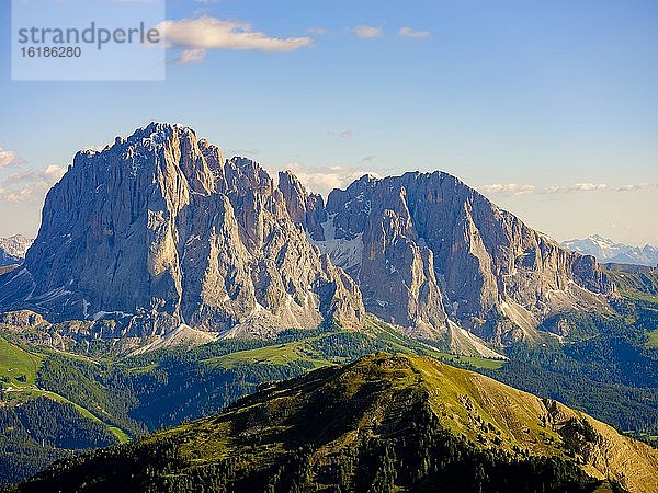 Blick auf die Langkofelgruppe  Dolomiten  Südtirol  Italien  Europa