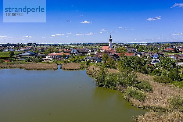 Eiselfing  mit Eiselfinger Weiher  bei Wasserburg  Luftbild  Oberbayern  Bayern  Deutschland  Europa