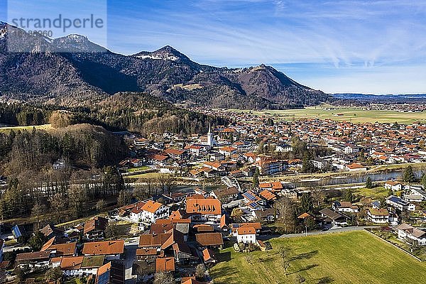 Luftaufnahme  Tiroler Achen  Marquartstein oberbayerischen Landkreis Traunstein  Deutschland  Europa