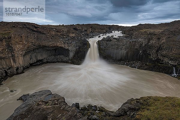 Wasserfall Aldeyjarfoß  Skjálfandafljót  Norðurland eystra  Þingeyjarsveit  Island  Europa