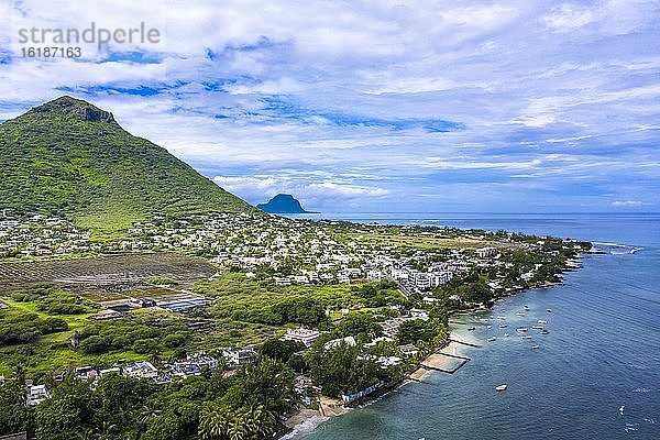 Luftaufnahme  die Ortschaft Tamarin am Berg du Tamarin  Mauritius  Afrika