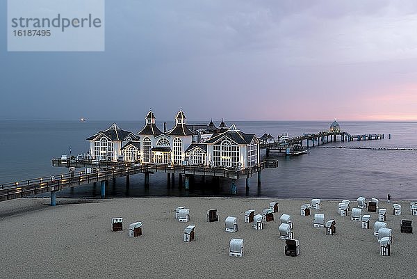 Morgenstimmung an der Seebrücke  Ostseebad Sellin  Insel Rügen  Mecklenburg-Vorpommern  Deutschland  Europa