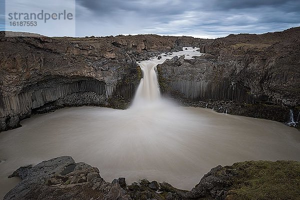 Wasserfall Aldeyjarfoß  Skjálfandafljót  Norðurland eystra  Þingeyjarsveit  Island  Europa