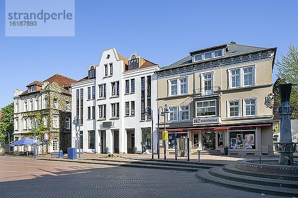 Wohn- und Geschäftshäuser  Marktplatz  Lage  Ostwestfalen  Nordrhein-Westfalen  Deutschland  Europa