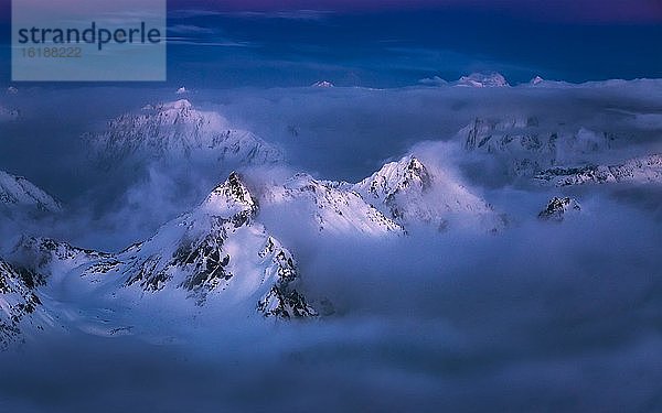 Blick auf das Kaukasus Gebirge  Elbrus  Russland  Europa