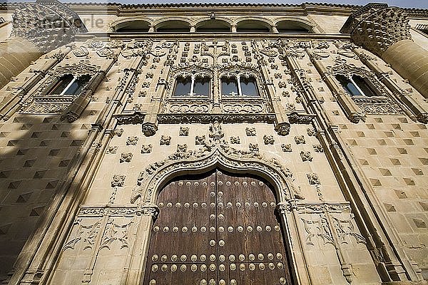 Fassade des Jabalquinto Palastes  UNESCO-Weltkulturerbe  Baeza  Provinz Jaen  Spanien  Europa