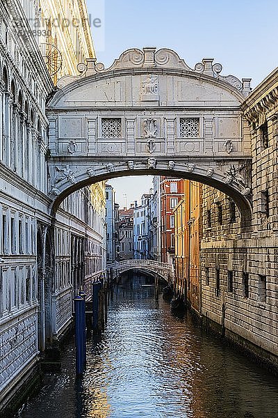 Seufzer-Brücke im Morgenlicht  Venedig  Venetien  Italien  Europa