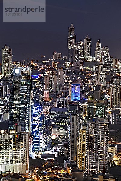 Stadtansicht mit Abenddämmerung  Panama City  Panama  Mittelamerika