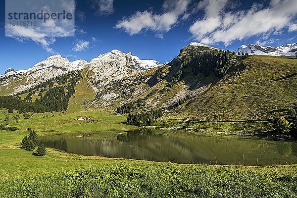 Confins-See  Arvis-Massiv  La Clusaz  Departement Haute-Savoie  Auvergne-Rhone-Alpes  Frankreich  Europa