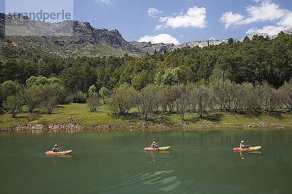 Kajakfahren am Fluss Guadalquivir  Naturpark Cazorla  Provinz Jaen  Spanien  Europa