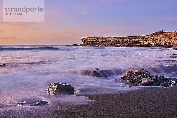 Aussichtspunkt Mirador La Pared am Strand Playa de la Pared bei Sonnenuntergang  Fuerteventura  Kanarische Inseln  Spanien  Europa