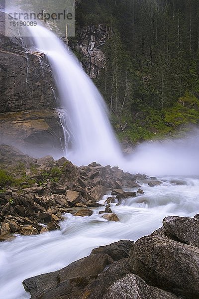 Krimmler Wasserfälle im Nationalpark Hohe Tauern  Langzeitbelichtung  größter Wasserfall Österreichs  Kimml  Salzburg  Österreich  Europa