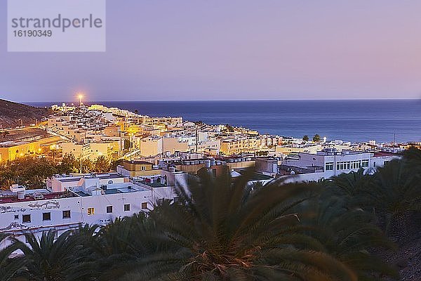 Ausblick auf Morro Jable in der blauen Stunde  Fuerteventura  Kanarische Inseln  Spanien  Europa
