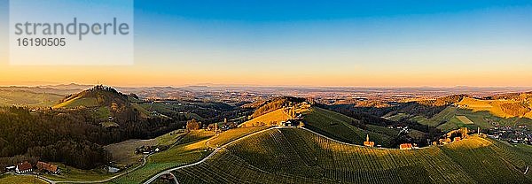 Panorama  Weinberge bei Gamlitz Sulztal  Südsteiermark  Österreich  Europa