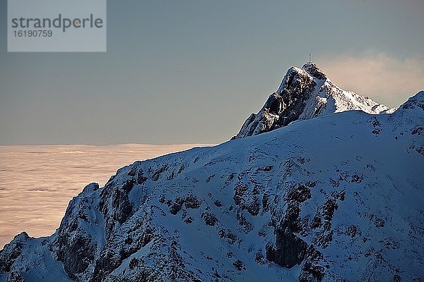 Giewont  der erkennbarste Gipfel in der Tatra im Winter  Tata-Nationalpark  Polen  Europa