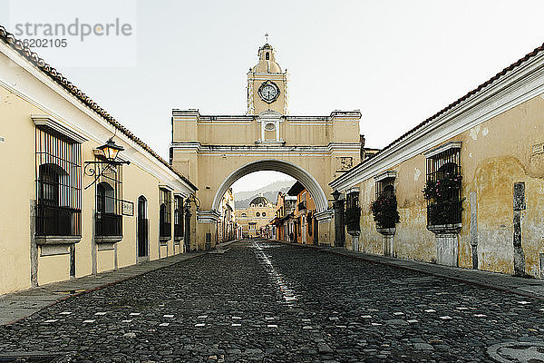 Gebäude entlang der Straße  Antigua  Guatemala