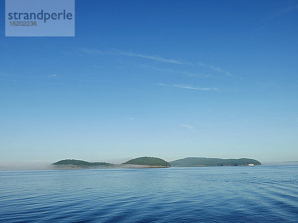 Blick auf das Meer und die San Juan Islands  Washington State  USA