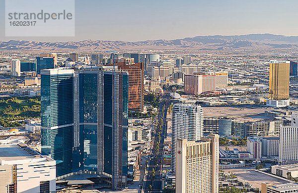 Blick auf die Skyline von Las Vegas vom Stratosphere Tower  Nevada  USA