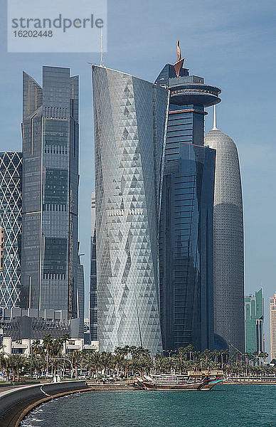 Wolkenkratzer in der Innenstadt von Doha  Katar