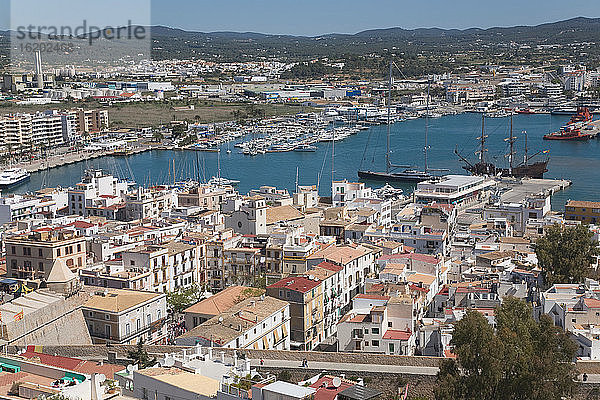 Luftaufnahme von Ibiza und Hafen