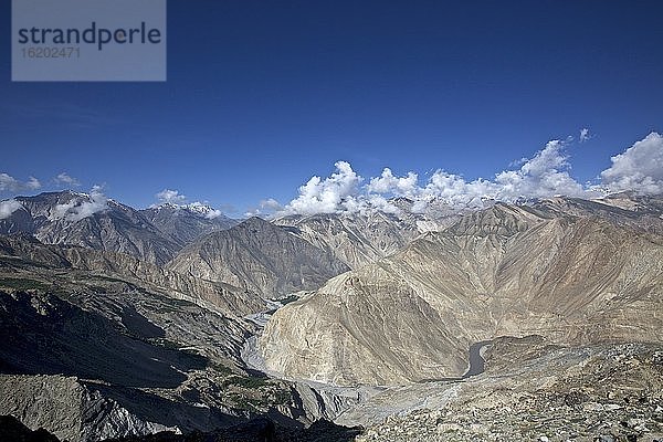 Blick auf das Himalaya-Gebirge  Himachal Pradesh  Indien