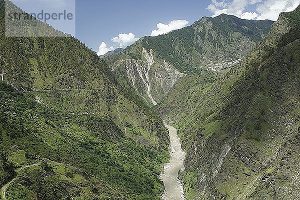 Fluss und Tal des Sutlej  Sarahan  Himachal Pradesh  Indien  Asien