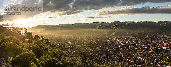 Panoramablick über Cusco von Sacsayhuaman  Peru  Südamerika