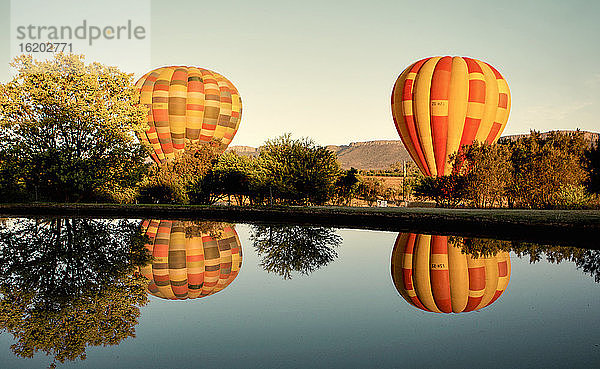 Heißluftballons  Magalies River  Südafrika