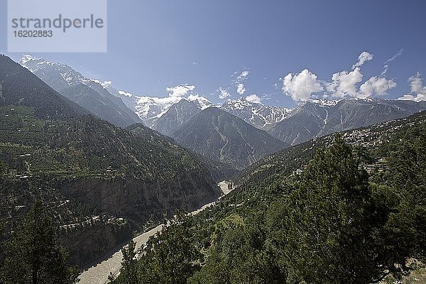 Fluss und Tal des Sutlej  Nako  Himachal Pradesh  Indien  Asien