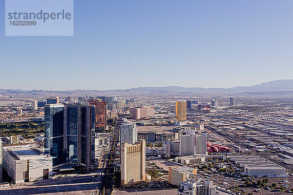 Stadtbild von Las Vegas von der Spitze des Stratosphere Tower aus gesehen  Las Vegas  USA