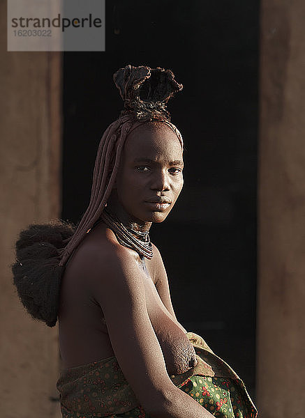 Porträt einer Himba-Frau  Namibia  Afrika