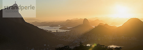 Panoramablick auf Christus den Erlöser vom Zuckerhut  Rio De Janeiro  Brasilien