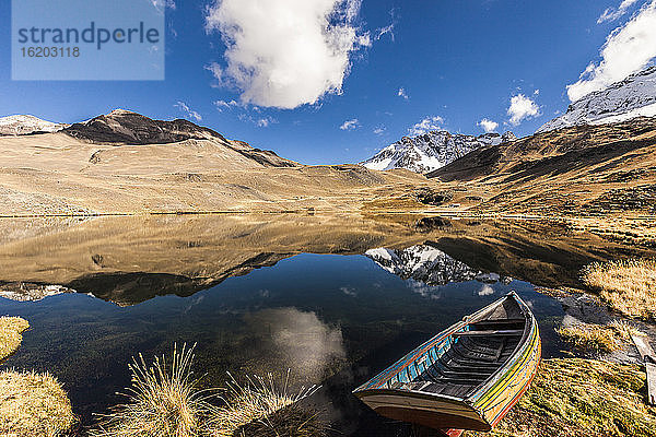 Boot  See- und Bergblick  Pampalarama  Comunidad Achachicala Centro  Provinz Murillo  Bolivien