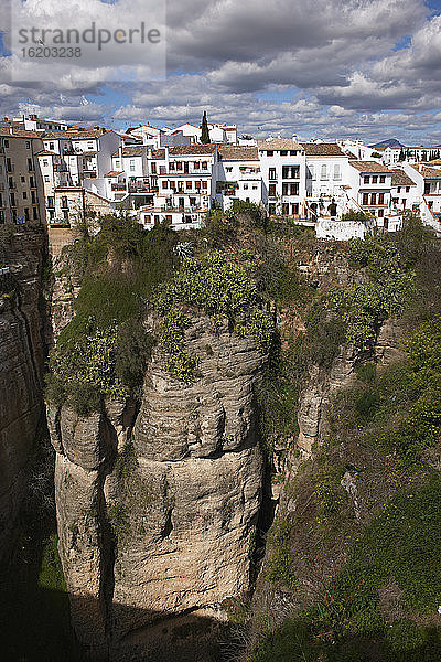 Blick auf die Klippen von Ronda  Malaga  Andalusien  Spanien