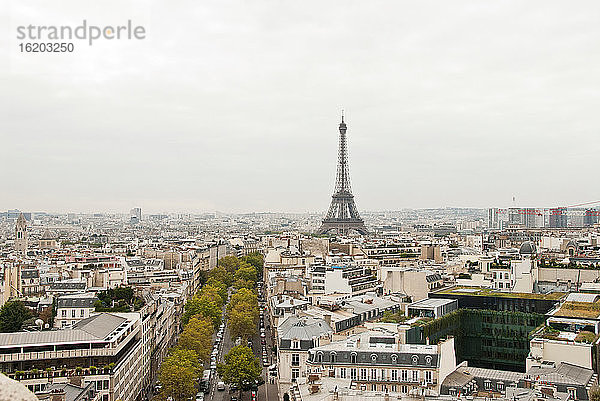 Stadtbild von Paris mit Eiffelturm  Frankreich