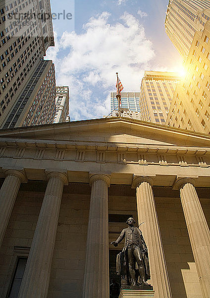 George-Washington-Statue  Wall Street  New York  USA