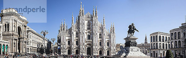 Panoramablick auf die Piazza Duomo  Mailand  Italien