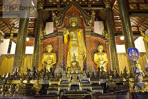 Buddhistischer Tempelaltar  Chiang Mai Stadt  Thailand