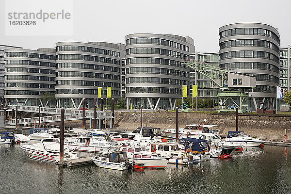 Wohnbereich  Marina  Duisburger Hafen  Rhein  Ruhrgebiet  Deutschland