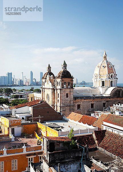 Kathedrale über den Dächern von Cartagena