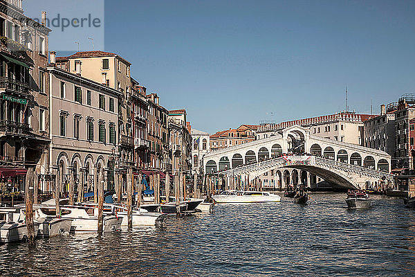 Canal Grande und Rialto-Brücke  Venedig  Italien